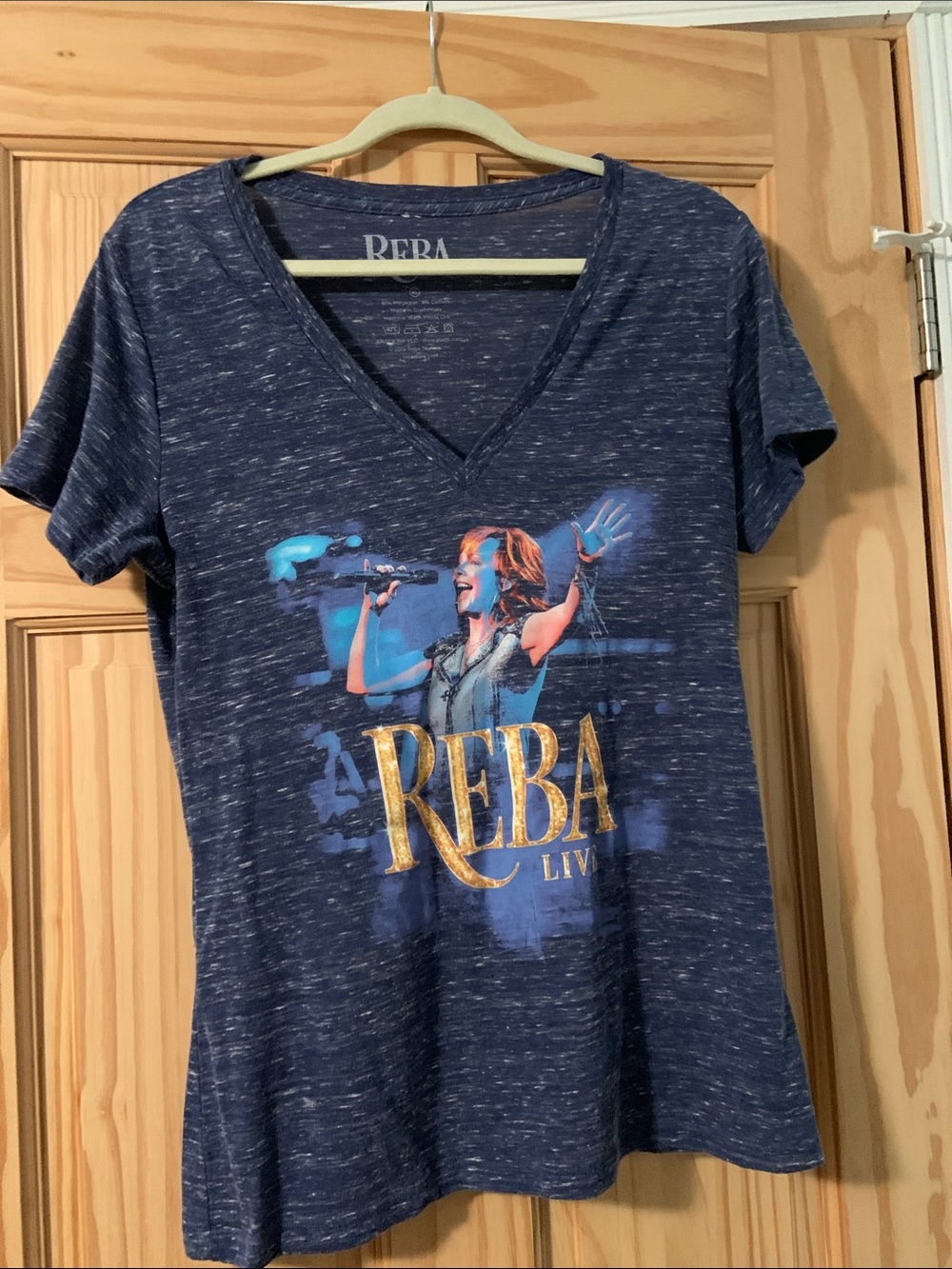 Reba Live V-Neck T-Shirt size XL